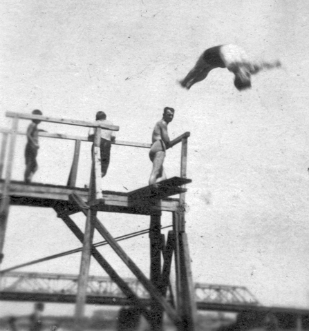 Kedvenc képünk, 1923-ban készült, a háttérben a Gubacsi híd pompázik! (fotó: Fortepan)