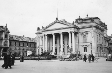 Bémer tér (Piaţa Regele Ferdinand I), Szigligeti színház.